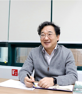코오로이 회사 김남일 이사의 모습