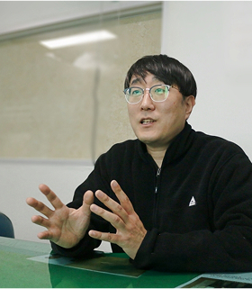국송산업 회사 장훈희 과장의 모습