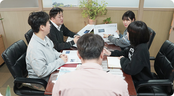 산업종합저널의 미팅 필기 장면 확대